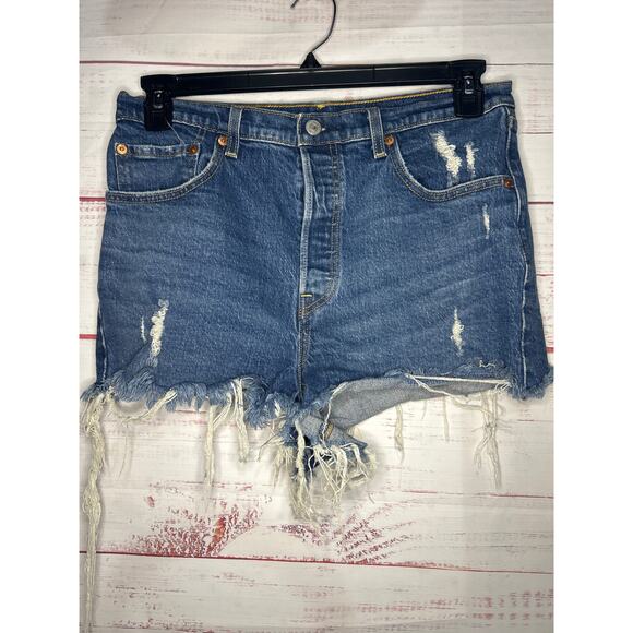 Levi's Distressed Button Fly Ribcage Shorts | Women's Size 31 - Picture 5 of 6